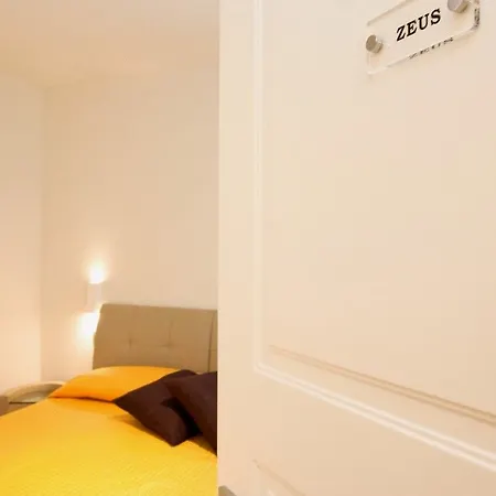 Hotel Xenia 3*