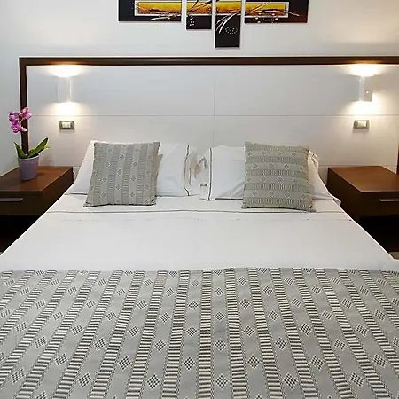 Hotel Xenia 3*